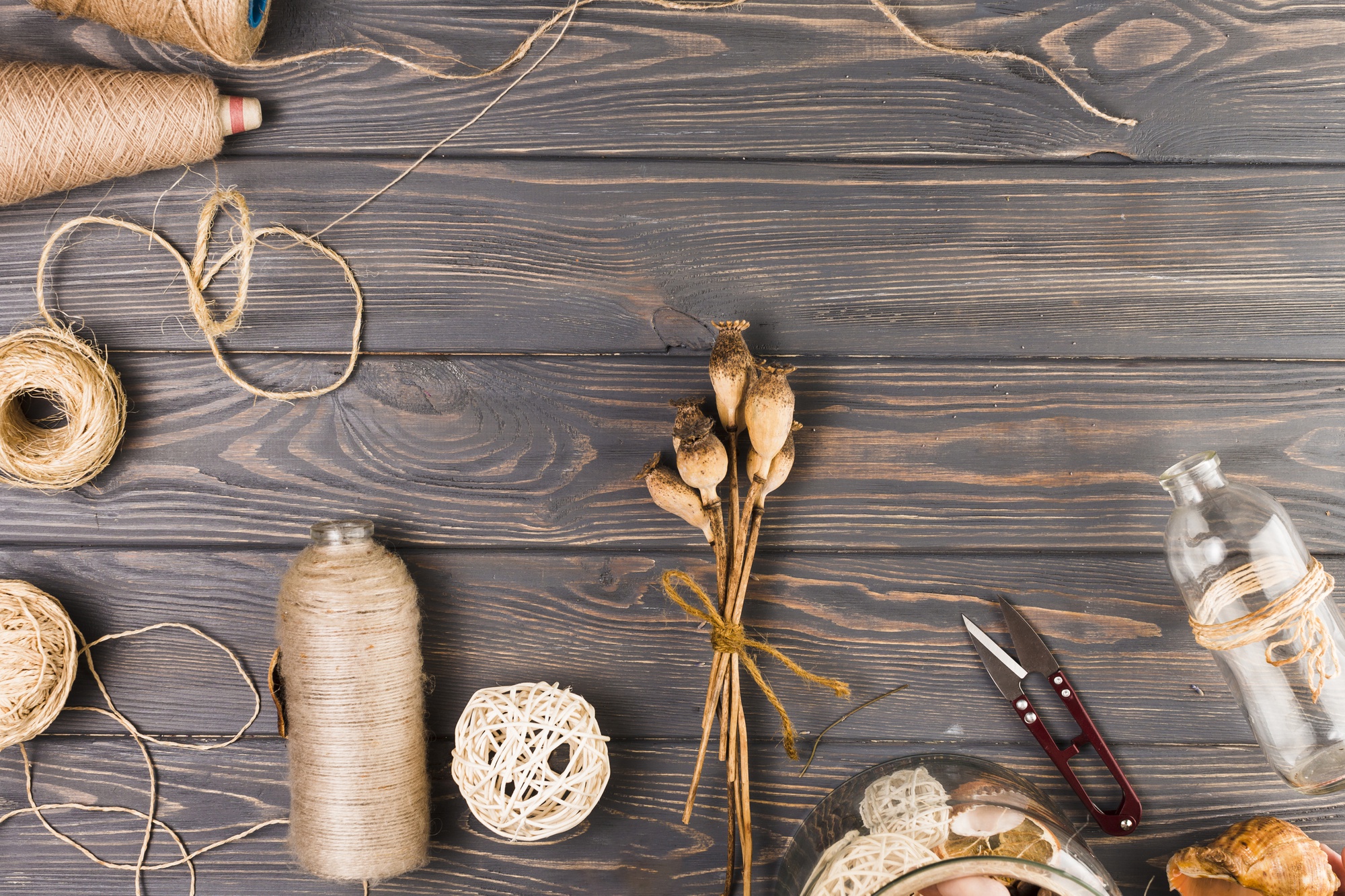 Workshop table with threads and hoops